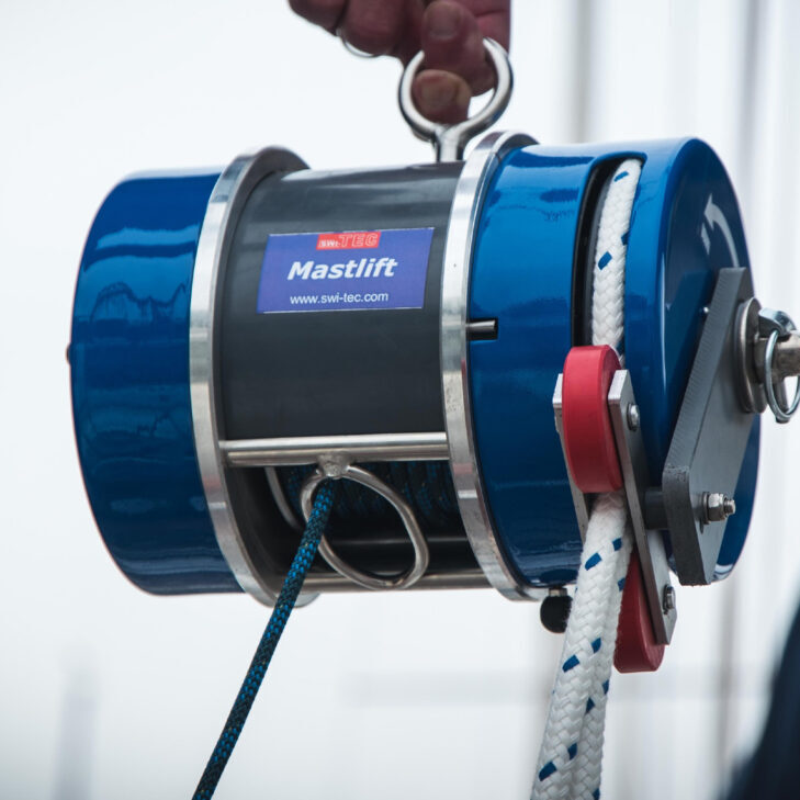 Swi-TEC mastlift tot 25 meter 1 Swi-TEC-mastlift-25meter-watersportdirect